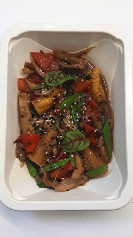 Овощное соте с вешенками, артишоками и мини-кукурузой