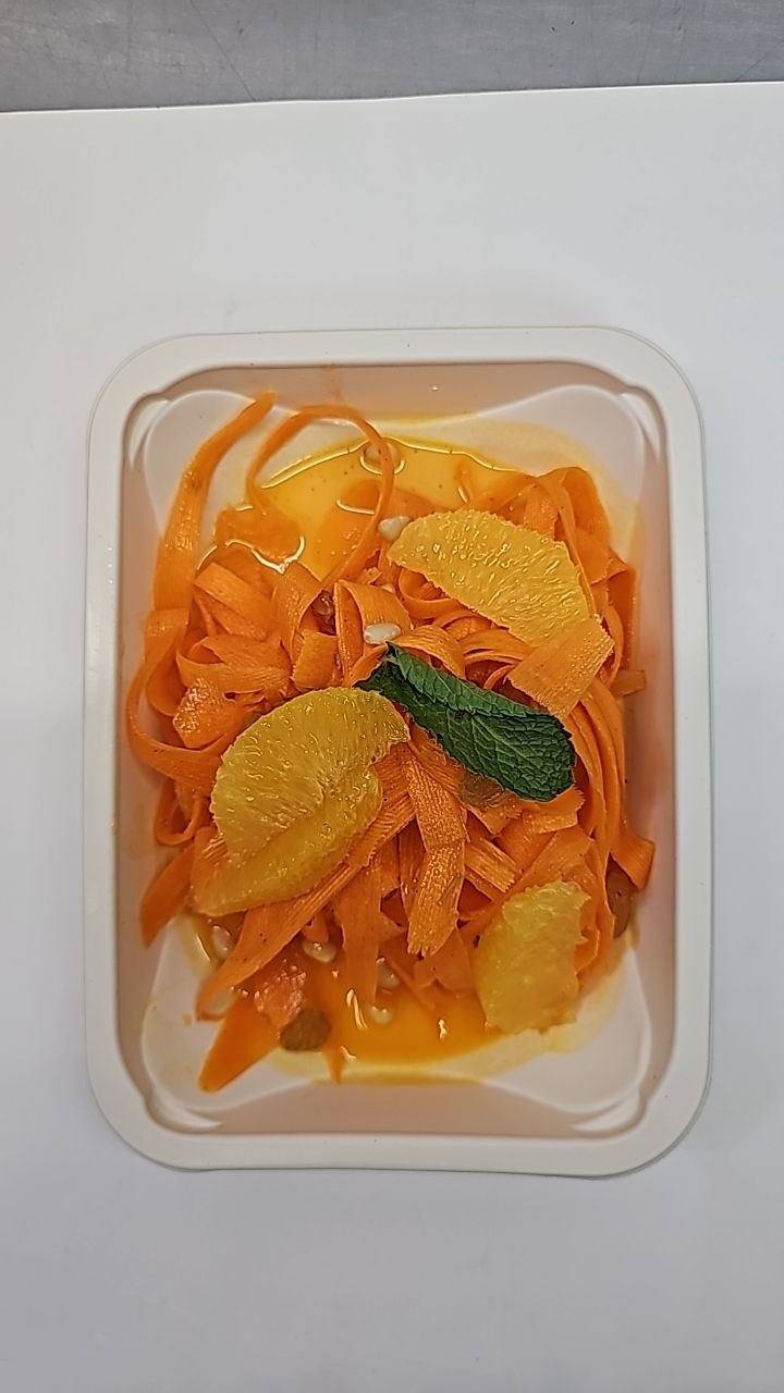 Салат с морковью и апельсином с медом