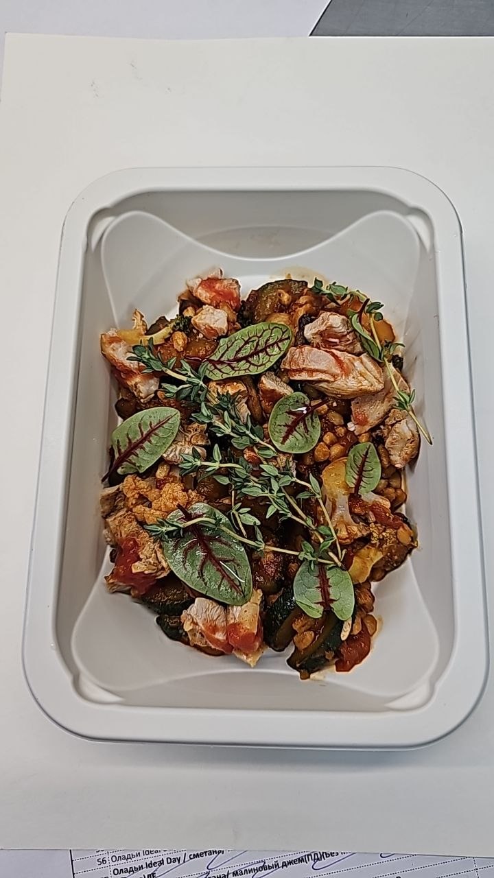 Паэлья с полбой ,куриным бедром и овощами