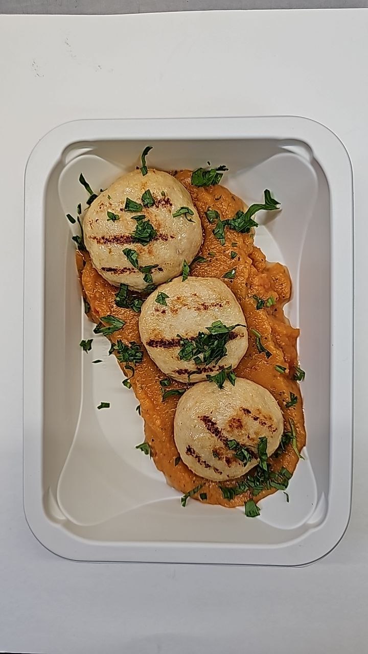 Куриные котлетки гриль с овощной икрой