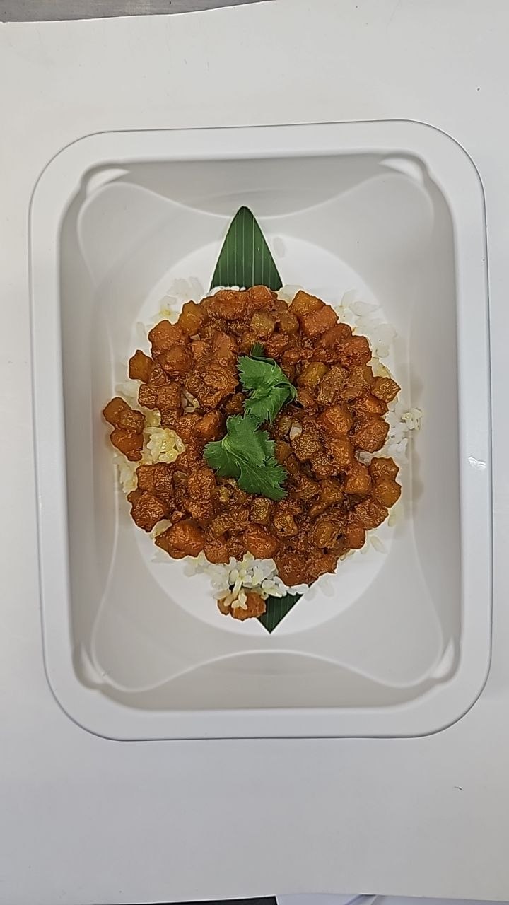 Тыква и батат в кокосовом карри с рисом